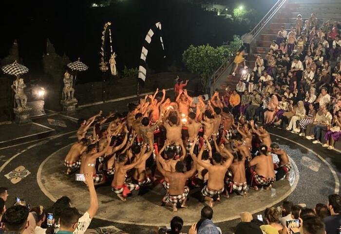 【インドネシア】現地レポート、バリの伝統舞踊ケチャダンスとは！？