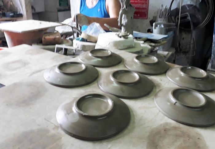 お土産にも人気♪南イタリアの町ヴィエトリで陶器工房見学!