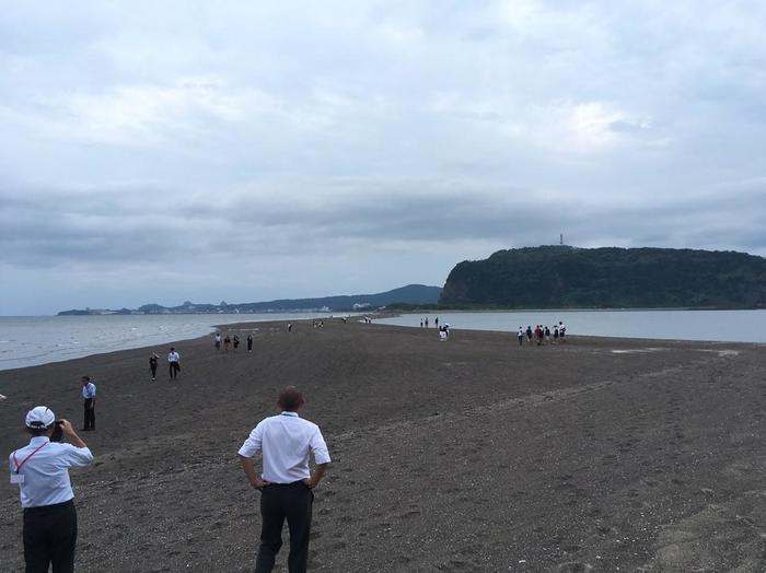 海に道が出現するちりりんロード！歩いて渡れる島in鹿児島