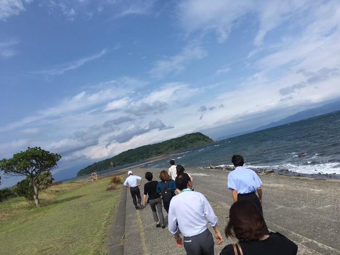 海に道が出現するちりりんロード！歩いて渡れる島in鹿児島