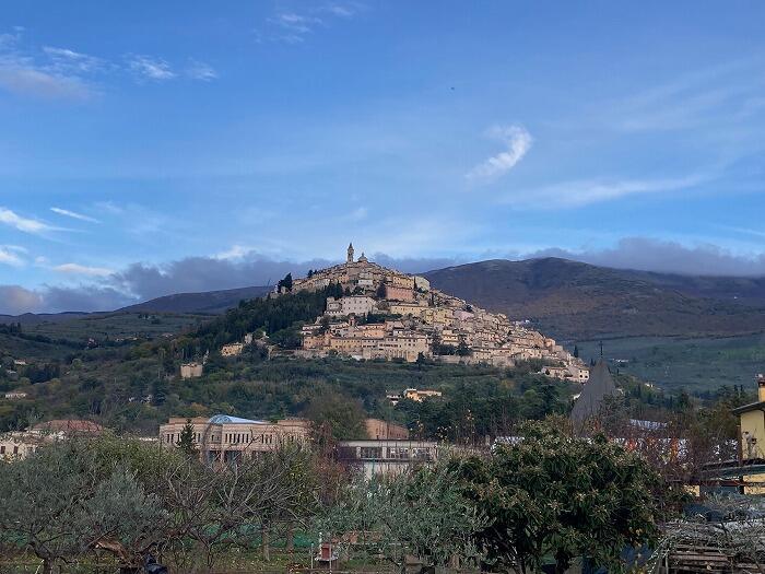 【イタリア】の最も美しい村「トレヴィ」はこんなところ！