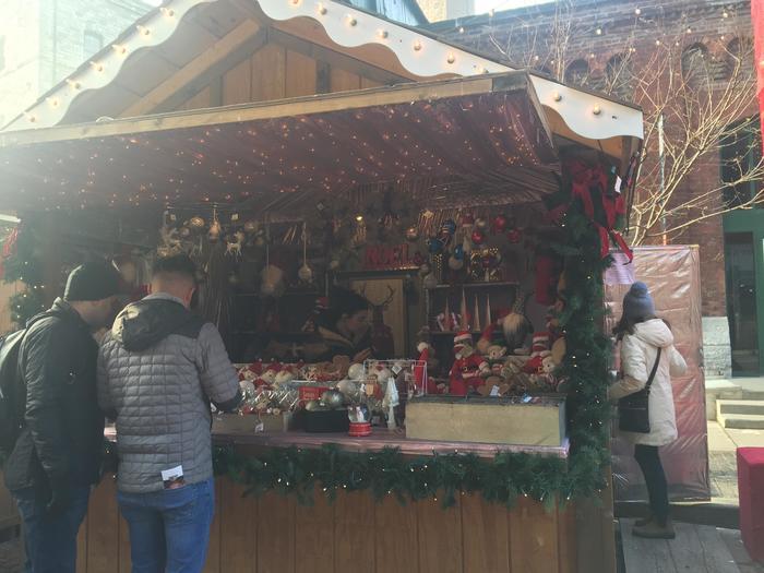 トロントのクリスマスマーケットで冬を楽しもう！