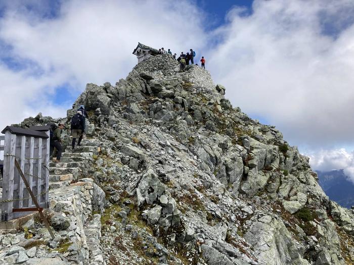 【岩稜登山】岩と雪の殿堂「剱岳」と「立山三山」縦走の山旅