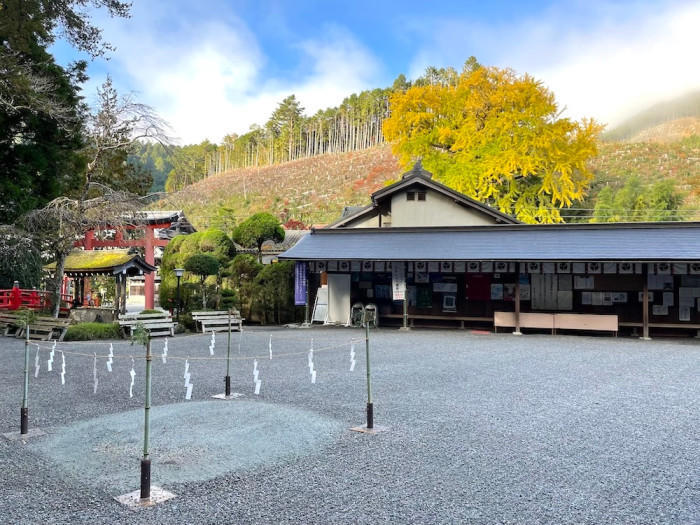 神様の元には、天から降ってきた石が！呼ばれないと行けない「天河神社」って？