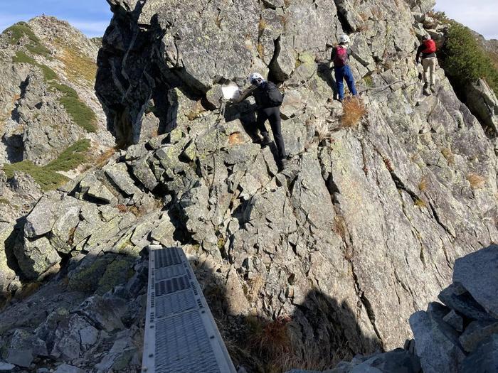 【岩稜登山】岩と雪の殿堂「剱岳」と「立山三山」縦走の山旅