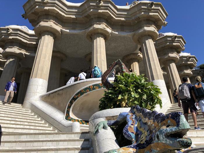 バルセロナを代表する天才建築家ガウディの作品3つをご紹介！