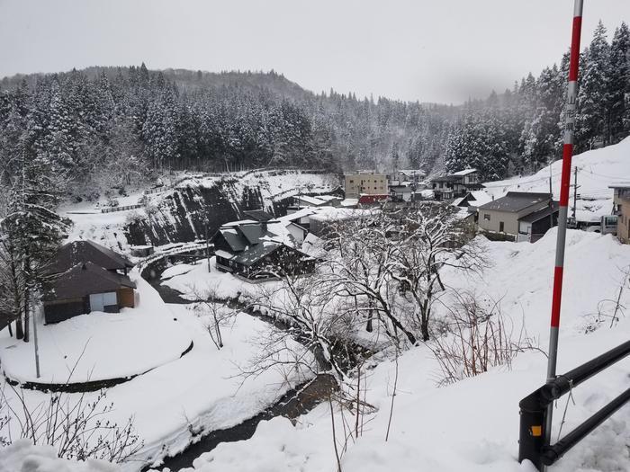 山形「銀山温泉」中心に位置する古山閣へ。温泉ソムリエ菅井が薦める大正ロマンの隠れ湯街、夕暮れのガス灯が素敵な時間のおもてなし！