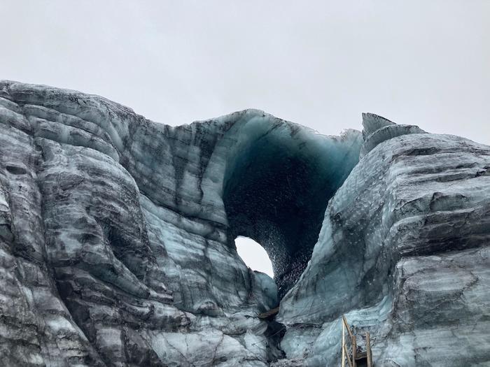 アイスランドの氷河の洞窟「アイスケーブ」を紹介します