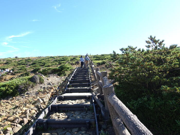 【日本百名山】7座目は御釜を眺めながら楽々登山・蔵王山（山形県）