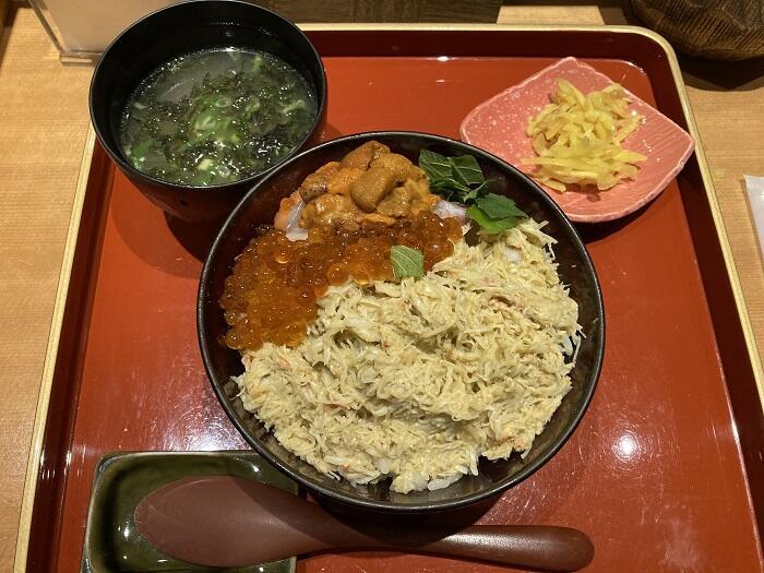 【福井県・敦賀】あまりの美味しさに笑いがこぼれた、人生で一番美味い海鮮丼（越前ガニ）の味とは？