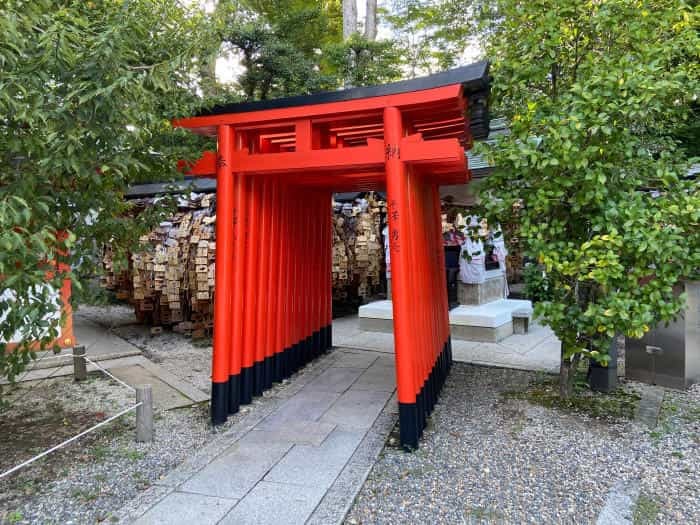 毎月25日は縁日！学問の神様【北野天満宮】で掘り出し物と七不思議を探そう！