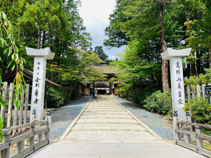 今こそ日本が誇る仏教の聖地へ！高野山で弘法大師に祈りを捧げ心を浄化しよう！