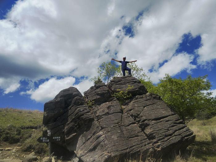 【岩稜登山】山梨の「乾徳山」山頂から360度のパノラマと岩登り体験