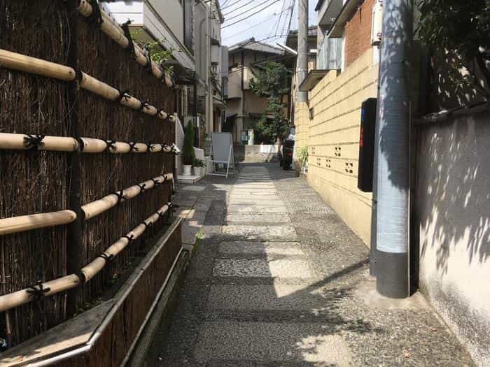 東京の路地裏を歩く「裏さんぽ」第五回　神楽坂の巻