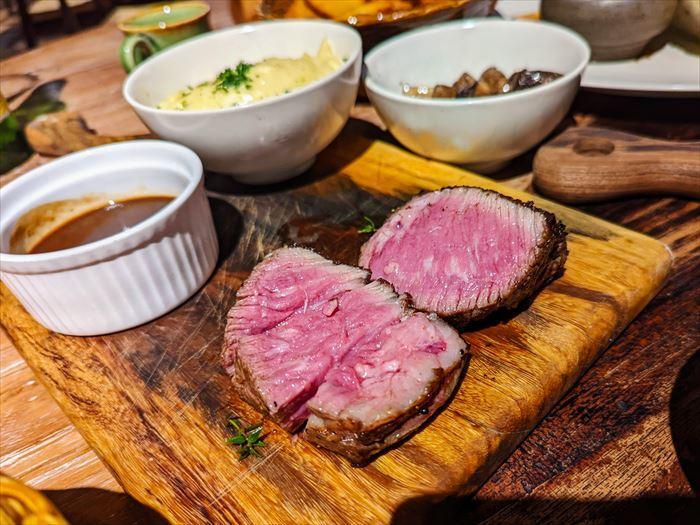 バリ島ジンバランのハイスペックレストラン「グルメガレージ」2. お食事編