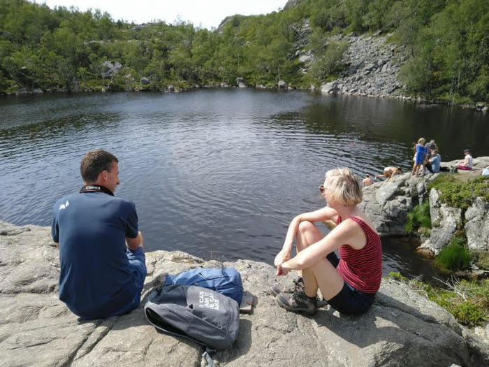 一生に一度は訪れたい！ノルウェーの断崖絶壁の絶景「プレーケストーレン」でハイキング♪