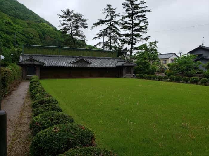 【岡山】桃太郎を祀り、鬼が眠る神社。国宝・本堂拝殿は全国唯一の様式