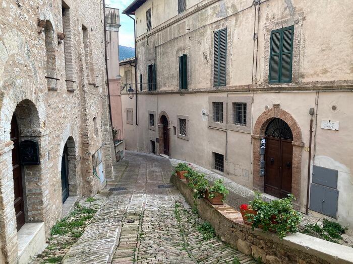 【イタリア】の最も美しい村「トレヴィ」はこんなところ！