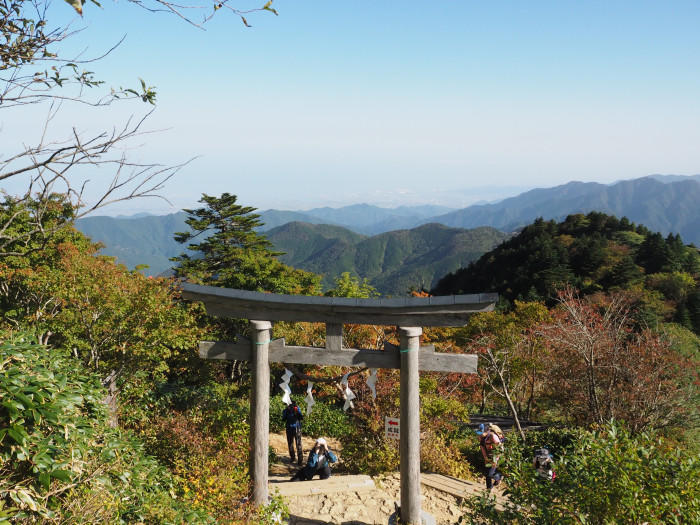 【愛媛県】西日本最高峰、紅葉の石鎚山と土小屋テラスの絶品ジビエコロッケを紹介♪