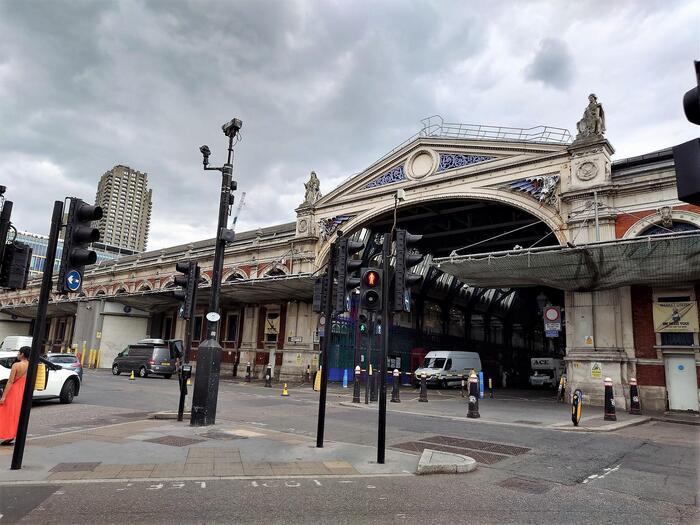 ハブ駅として再注目!ロンドン、ファリンドン駅