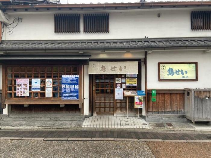 桜の花筏が美しい「伏見十石舟」と酒蔵の街「伏見」