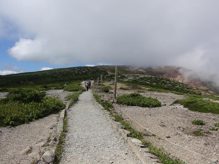 【日本百名山】7座目は御釜を眺めながら楽々登山・蔵王山（山形県）