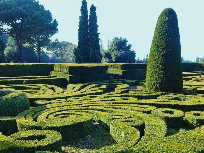 奇妙で独創的な彫像がある聖なる森イタリア「怪物公園」