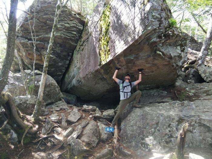 【岩稜登山】山梨の「乾徳山」山頂から360度のパノラマと岩登り体験