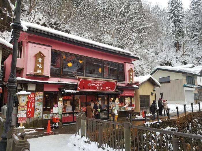 山形「銀山温泉」中心に位置する古山閣へ。温泉ソムリエ菅井が薦める大正ロマンの隠れ湯街、夕暮れのガス灯が素敵な時間のおもてなし！