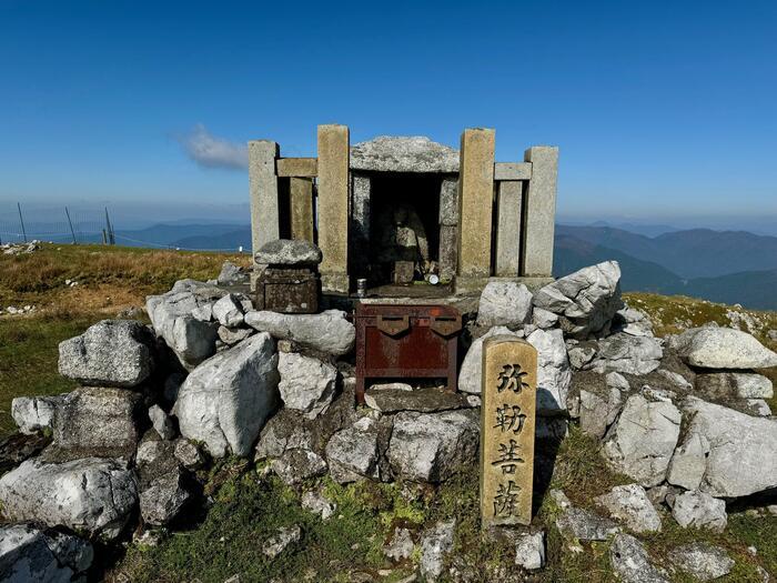 【日本百名山】25座目の伊吹山はヤマトタケルが見守る山岳信仰の山（滋賀県・岐阜県）