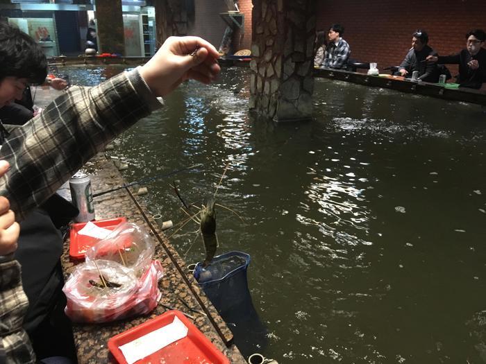 【台北】深夜の迷宮「えび釣り場」は哀愁酒場？？