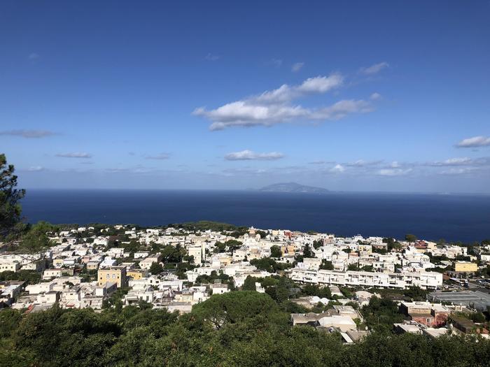 イタリア・ナポリから高速船に乗って「夢の島」カプリ島へ