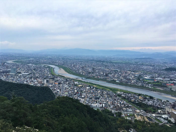 天上に建つ岐阜城！金華山登山も紅葉も見どころたくさん