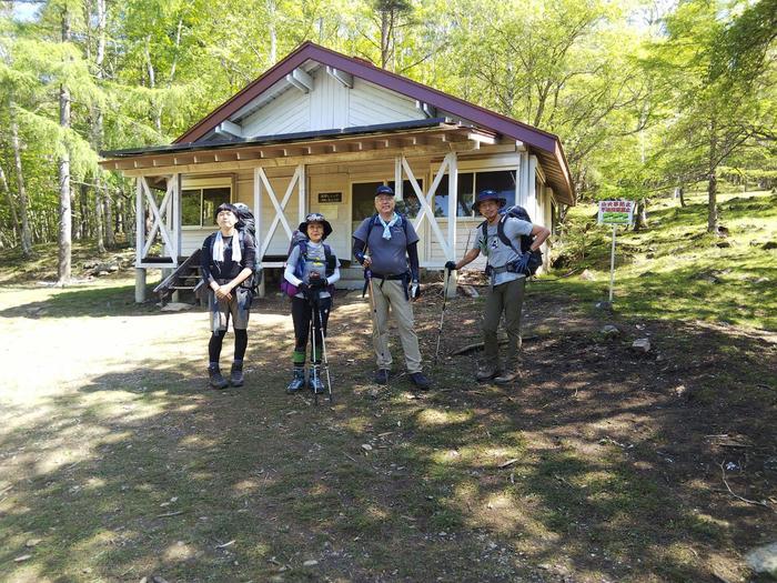 【岩稜登山】山梨の「乾徳山」山頂から360度のパノラマと岩登り体験