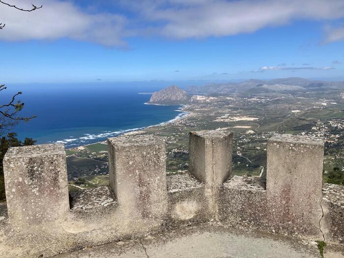 「イタリアの最も美しい村」チェファルーとエリチェ