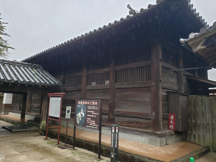 【岡山】桃太郎を祀り、鬼が眠る神社。国宝・本堂拝殿は全国唯一の様式