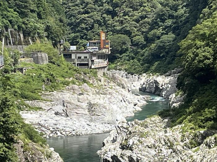 【徳島】日本三大秘境のひとつ四国のへそ付近にある大歩危と祖谷の見どころと名店を紹介