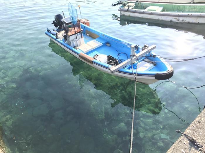 船が宙に浮いてみえる？！透明度抜群！高知県・柏島の絶景ビーチ