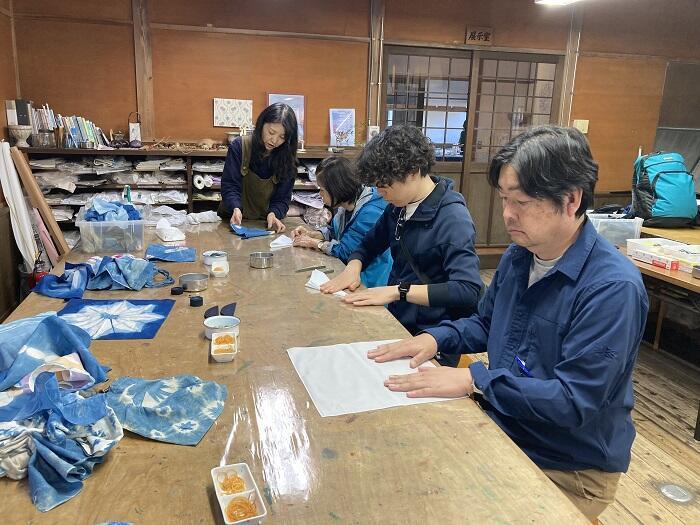 【群馬・藤岡】紅葉と桜を一度に楽しめる桜山公園とみかん狩りと藍染体験