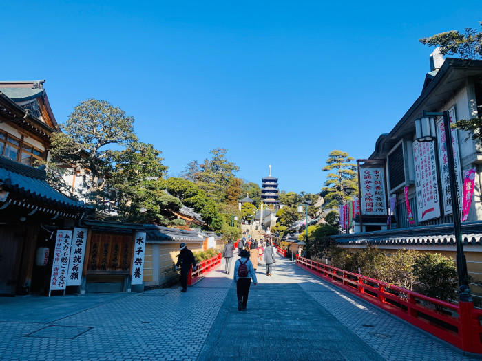 聖徳太子が創建！？安産祈願・子授け祈願、青く輝く五重塔がある「中山寺」で無病息災を祈ろう！！