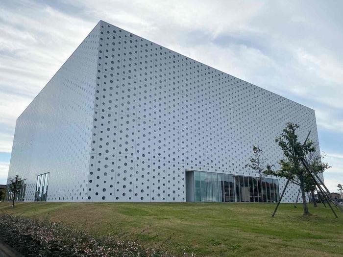 「金沢海みらい図書館」（石川県）～観光できる図書館シリーズ1～