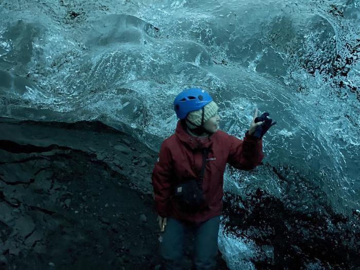 アイスランドの氷河の洞窟「アイスケーブ」を紹介します