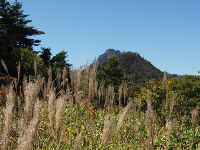 【愛媛県】西日本最高峰、紅葉の石鎚山と土小屋テラスの絶品ジビエコロッケを紹介♪