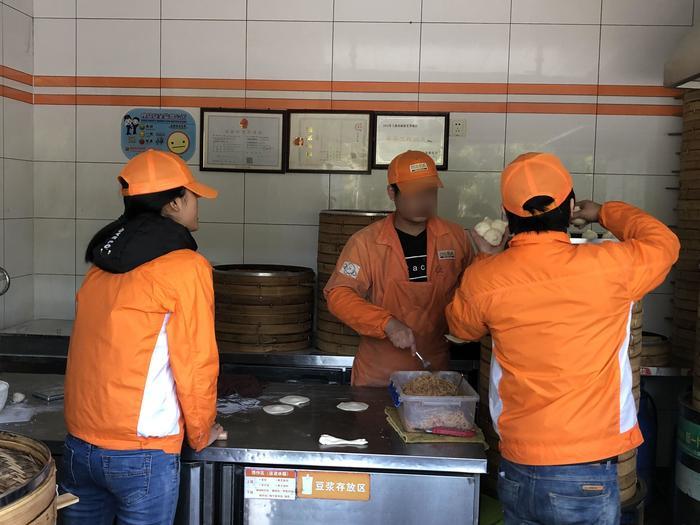 上海の朝ごはんは街角のローカルフードで決まり！
