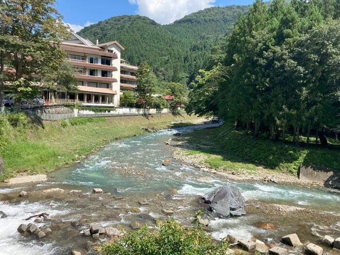 【群馬】温泉総選挙 女子旅部門一位の四万温泉！「湯の宿　山ばと」で私が感じたこととは・・・？