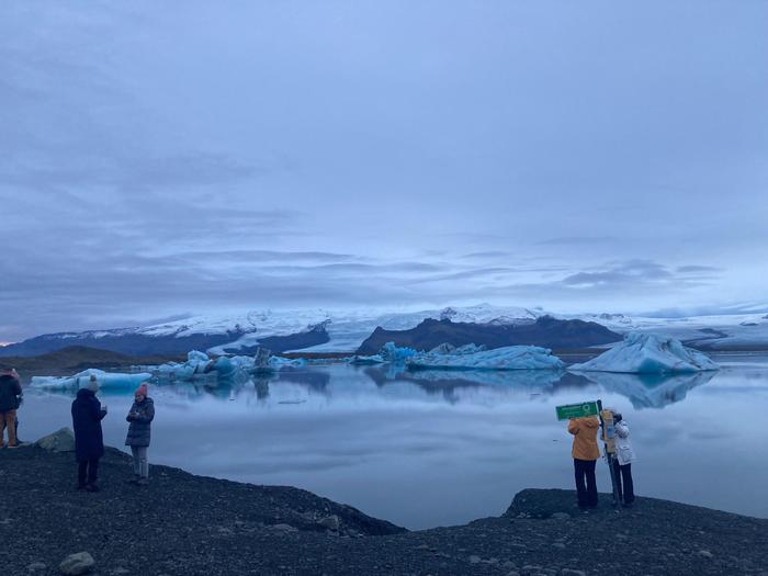 アイスランドの氷河の洞窟「アイスケーブ」を紹介します
