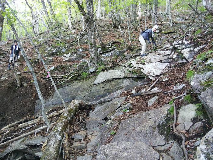 【岩稜登山】山梨の「乾徳山」山頂から360度のパノラマと岩登り体験