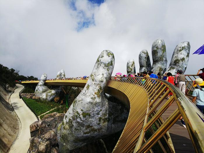 ダナン・ホイアンにある天空の遊園地や自然あふれるテーマパーク!突然現れるゴールデンブリッジとは?