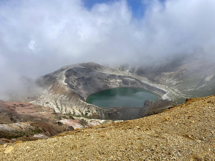 【日本百名山】7座目は御釜を眺めながら楽々登山・蔵王山（山形県）