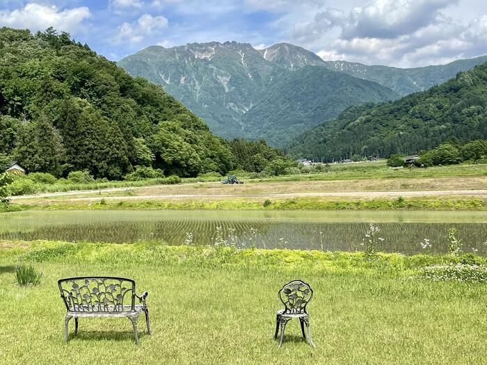 【新潟】八海山の絶景を望むトミオカホワイト美術館